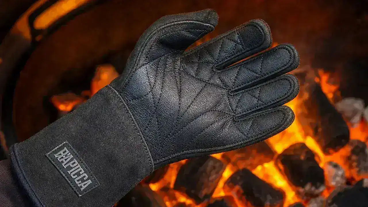 Close-up of the inside cotton lining of the RAPICCA glove pulled back to show the material layers